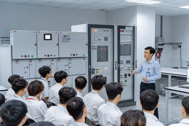 Siết tuyển sinh đại học: Trường ĐH nói gì khi hệ số của giảng viên thạc sĩ chỉ còn 0,75?