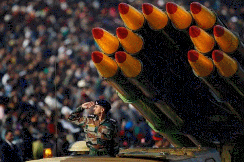 Quân đội Ấn Độ trong một buổi diễu binh phô diễn sức mạnh gần đây (Photo Mil, created by BN)