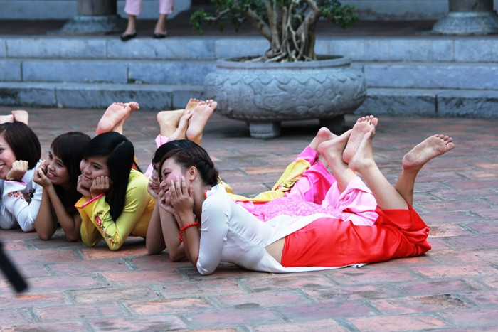 Ngắm nét thanh tân quyến rũ của Hoa khôi Tố Như >>MIDU KHOE VẺ ĐẸP GỢI CẢM GIỮA SÀI GÒN HOA LỆ >>Những nữ sinh diện áo dài đẹp hơn Hoa hậu Mai Phương Thúy (P33) <<HOTGIRL THANH THỦY ƯỚC MƠ TRỞ THÀNH CÔ GIÁO <<Phát sốt vì cô giáo 9x xinh đẹp trường Ams <<HOTGIRL YẾN KOREA DIỆN ÁO DÀI ĐẸP HƠN HOA HẬU MAI PHƯƠNG THÚY Ngắm nét thanh tân quyến rũ của Hoa khôi Tố Như >>MIDU KHOE VẺ ĐẸP GỢI CẢM GIỮA SÀI GÒN HOA LỆ >>Những nữ sinh diện áo dài đẹp hơn Hoa hậu Mai Phương Thúy (P33) <<HOTGIRL THANH THỦY ƯỚC MƠ TRỞ THÀNH CÔ GIÁO <<Phát sốt vì cô giáo 9x xinh đẹp trường Ams <<HOTGIRL YẾN KOREA DIỆN ÁO DÀI ĐẸP HƠN HOA HẬU MAI PHƯƠNG THÚY
