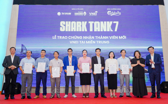Lễ trao chứng nhận thành viên mới VNEI tại Miền Trung anh 7.JPG