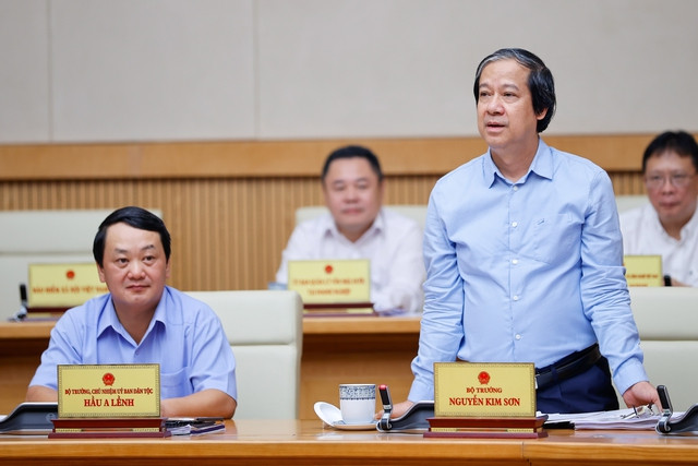 Bộ trưởng Bộ Nội Giáo dục và Đào tạo Nguyễn Kim Sơn phát biểu tại phiên họp. Ảnh: VGP/Nhật Bắc Bo truong GD.jpg