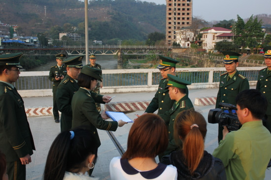 Công tác hỗ trợ nạn nhân bị mua bán trở về được các cơ quan chức năng tỉnh Lào Cai chú trọng (Ảnh: Báo Lào Cai). Công tác hỗ trợ nạn nhân bị mua bán trở về được các cơ quan chức năng tỉnh Lào Cai chú trọng (Ảnh: Báo Lào Cai).