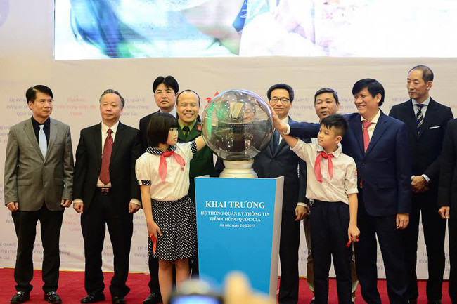 Hệ thống quản lý thông tin tiêm chủng quốc gia đã được khai trương vào ngày 24/3/2017 (Ảnh: VTV). Hệ thống quản lý thông tin tiêm chủng quốc gia đã được khai trương vào ngày 24/3/2017 (Ảnh: VTV).