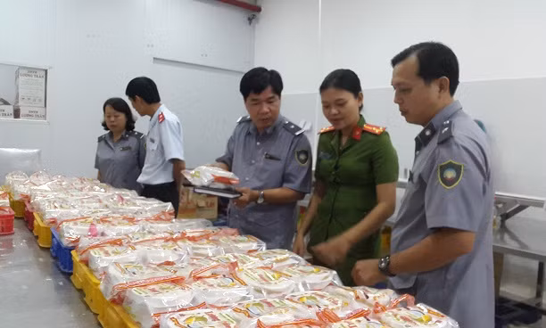 Tăng cường công tác kiểm tra an toàn thực phẩm trong dịp Tết Mậu Tuất 2018 (Ảnh: Cục An toàn vệ sinh thực phẩm)