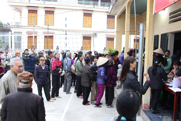 Không ai phải bỏ lại phía sau nhờ những món quà ấm áp (Ảnh: Lại Cường) Không ai phải bỏ lại phía sau nhờ những món quà ấm áp (Ảnh: Lại Cường)