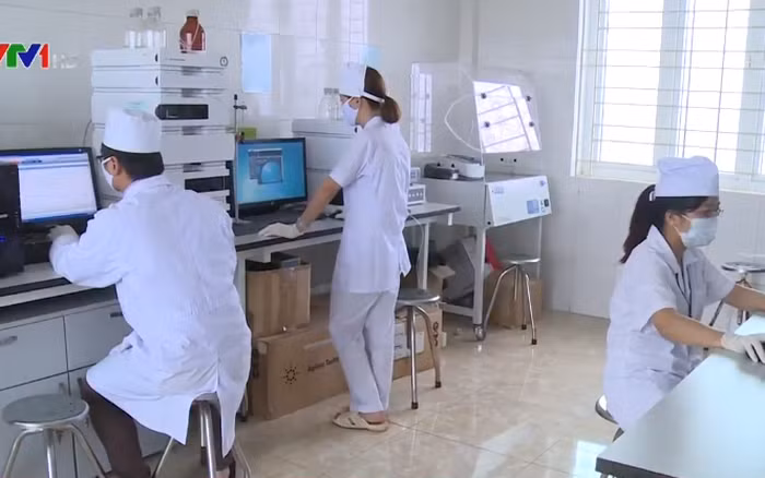 Đến nay ngành Y đã tinh giản 2.140 người trong biên chế (ảnh VTV). Đến nay ngành Y đã tinh giản 2.140 người trong biên chế (ảnh VTV).