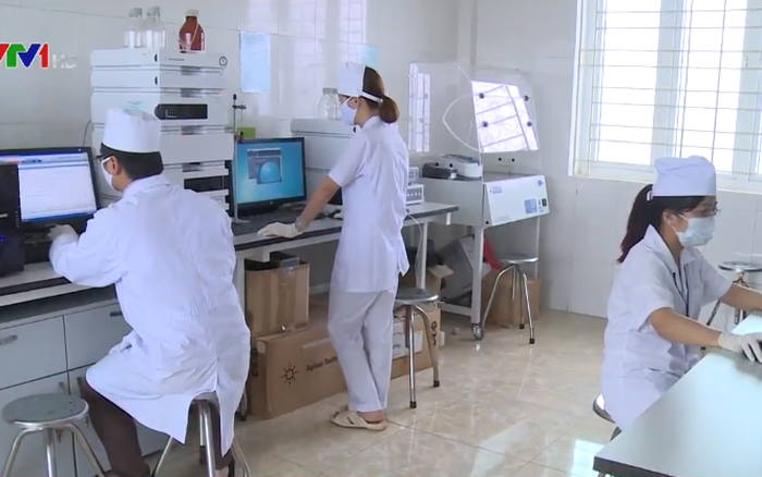 Đến nay ngành Y đã tinh giản 2.140 người trong biên chế (ảnh VTV). Đến nay ngành Y đã tinh giản 2.140 người trong biên chế (ảnh VTV).