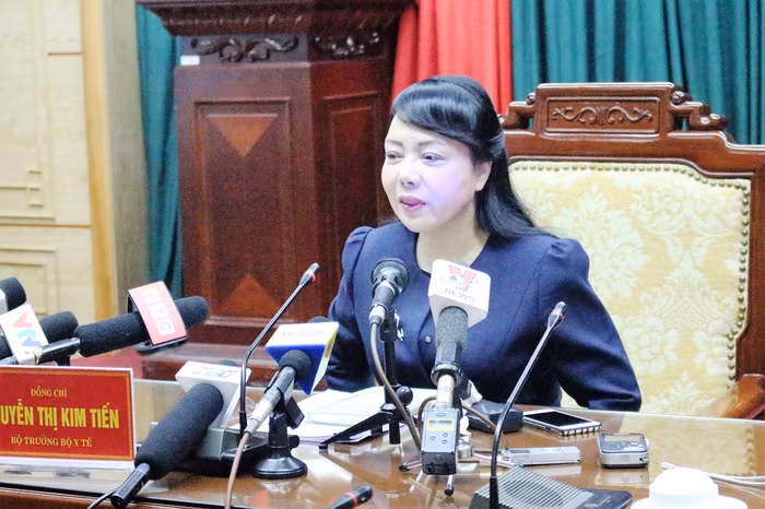 Bộ trưởng Bộ Y tế - bà Nguyễn Thị Kim Tiến phát biểu tại buổi họp báo (Ảnh: Lại Cường)