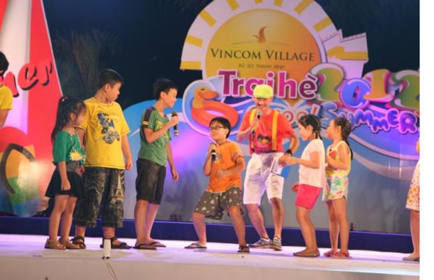 Và tất nhiên, không thể thiếu phần giao lưu với các nghệ sĩ nổi tiếng được các bạn nhỏ yêu thích. Và tất nhiên, không thể thiếu phần giao lưu với các nghệ sĩ nổi tiếng được các bạn nhỏ yêu thích.