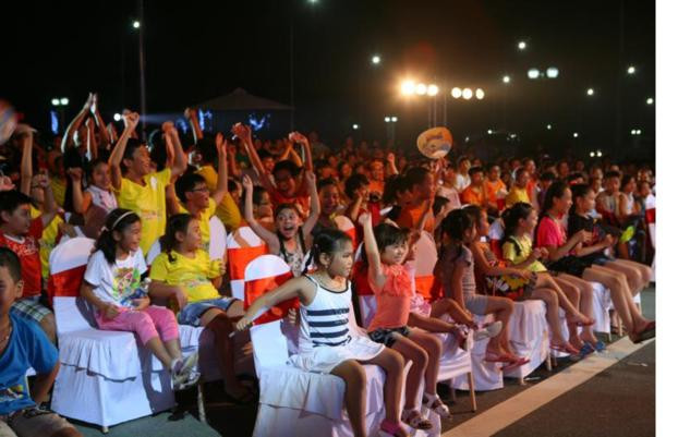Những khuôn mặt rạng ngời cho thấy trại hè Vincom Village đã thành công rực rỡ. Những khuôn mặt rạng ngời cho thấy trại hè Vincom Village đã thành công rực rỡ.