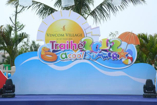 Sôi nổi, hào hứng, ấn tượng... là cảm nhận của bất kỳ ai khi tham gia trại hè Vincom Village 2012 vừa được tổ chức cuối tuần qua. Hãy cùng chiêm ngưỡng những hoạt động chào hè ở cộng đồng cư dân được đánh giá có chất lượng sống thuộc đẳng cấp 5 sao này. Sôi nổi, hào hứng, ấn tượng... là cảm nhận của bất kỳ ai khi tham gia trại hè Vincom Village 2012 vừa được tổ chức cuối tuần qua. Hãy cùng chiêm ngưỡng những hoạt động chào hè ở cộng đồng cư dân được đánh giá có chất lượng sống thuộc đẳng cấp 5 sao này.