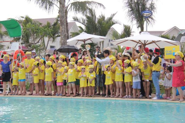 Các bé được chia thành 4 đội chơi với những tên gọi rất ngộ nghĩnh, đáng yêu: Cá mập trắng, Sao biển, Cá voi xanh, Sư tử biển. Các bé được chia thành 4 đội chơi với những tên gọi rất ngộ nghĩnh, đáng yêu: Cá mập trắng, Sao biển, Cá voi xanh, Sư tử biển.