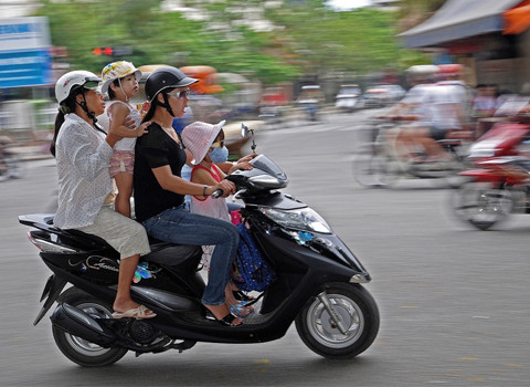 Trên đường Phố Huế. Ảnh: Hoàng Công Minh.