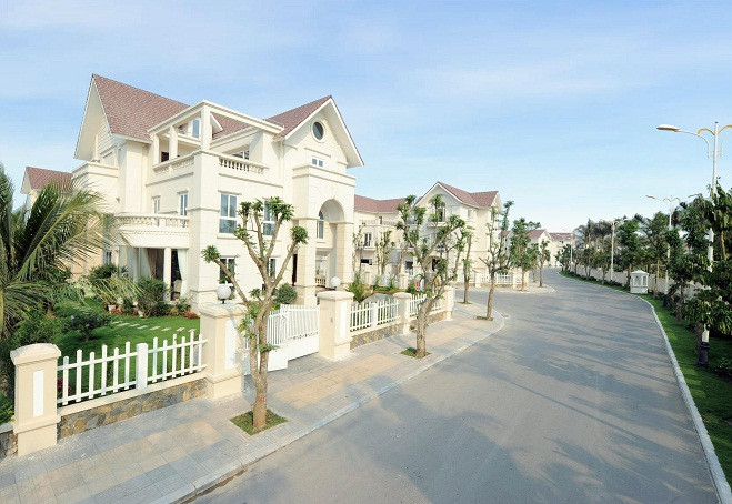 Tập đoàn Vingroup sở hữu những dự án hàng đầu Việt Nam trong lĩnh vực bất động sản và du lịch. Tập đoàn Vingroup sở hữu những dự án hàng đầu Việt Nam trong lĩnh vực bất động sản và du lịch.