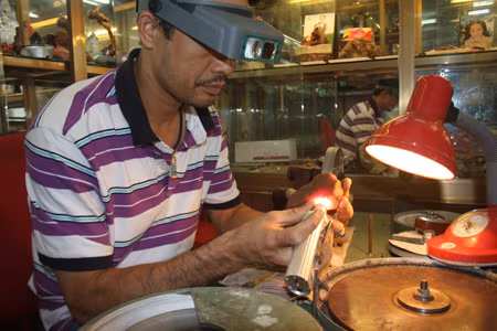 So với đã quý tại Quỳ Châu (Nghệ An), đá đỏ Lục Yên (Yên Bái) có chất lượng chẳng hề thua kém. So với đã quý tại Quỳ Châu (Nghệ An), đá đỏ Lục Yên (Yên Bái) có chất lượng chẳng hề thua kém.