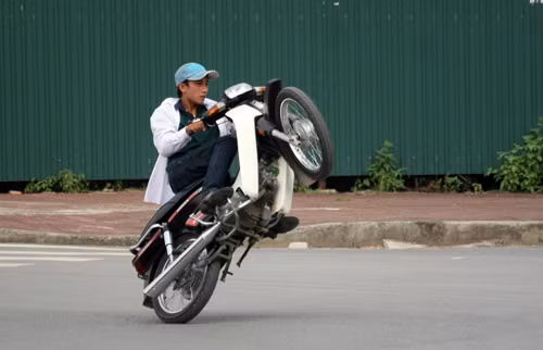 Euro là dịp để các "quái xế" tung hoành.