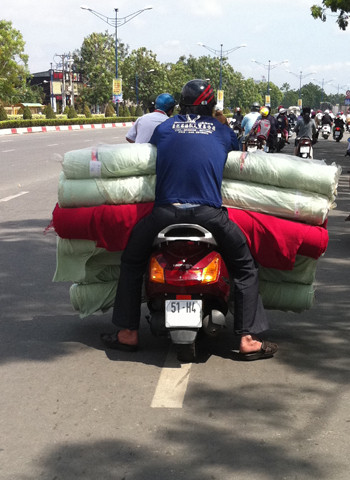 Chụp trên đường Cộng Hòa, Tân Bình, TP. HCM. Ảnh: Trinh Anh. Chụp trên đường Cộng Hòa, Tân Bình, TP. HCM. Ảnh: Trinh Anh.