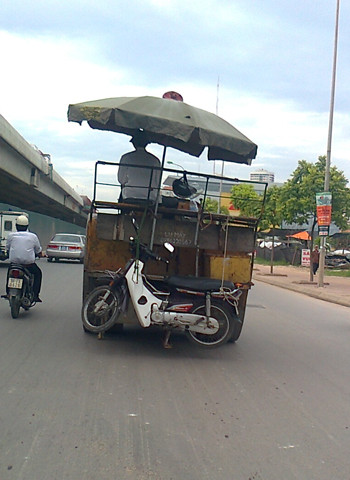 Chụp tại đường Phạm Hùng, Hà Nội. Ảnh: Tue Nguyen. Chụp tại đường Phạm Hùng, Hà Nội. Ảnh: Tue Nguyen.