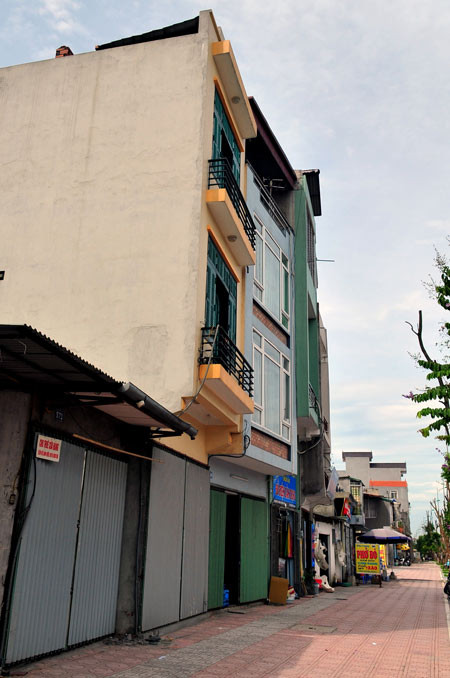 Tại Hội nghị về quản lý trật tự xây dựng đô thị 6 tháng đầu năm 2012, được tổ chức sáng 26/6, UBND TP Hà Nội đã thừa nhận, một số công trình xây dựng mới tại các tuyến phố mới ở hoặc được cải tạo, chỉnh trang còn lộn xộn, không đồng bộ ảnh hưởng mỹ quan đô thị. Tại Hội nghị về quản lý trật tự xây dựng đô thị 6 tháng đầu năm 2012, được tổ chức sáng 26/6, UBND TP Hà Nội đã thừa nhận, một số công trình xây dựng mới tại các tuyến phố mới ở hoặc được cải tạo, chỉnh trang còn lộn xộn, không đồng bộ ảnh hưởng mỹ quan đô thị.