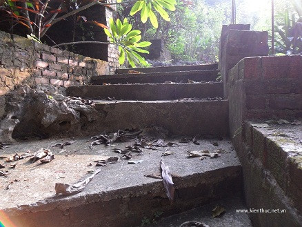 Lối lên khu lăng mộ. Lối lên khu lăng mộ.