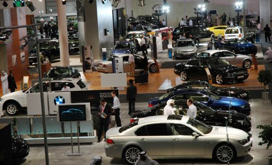 Hội chợ siêu xe Trung Đông Cũng là triển lãm siêu xe nhưng lại được tổ chức tại khu vực nổi tiếng bất ổn Trung Đông. Trung Đông từ lâu được biết đến là thị trường tiêu thụ siêu xe thuộc hạng đình đám trên thế giới. Triển lãm năm nay được tổ chức hồi tháng 3 vừa qua tại Sharjah nhằm giới thiệu những mẫu siêu xe đắt giá và sành điệu với những vị khách hàng giàu có chịu chơi tại khu vực nhiều bất ổn này. Hội chợ siêu xe Trung Đông được tổ chức hàng năm và trở thành nơi hội ngộ của những khách hàng giàu có và nhiều hãng xe lớn trên thế giới. Sharjah là một tiểu vương quốc Ả Rập thống nhất và là hàng xóm của Dubai nổi tiếng và giàu có. Hội chợ siêu xe Trung Đông Cũng là triển lãm siêu xe nhưng lại được tổ chức tại khu vực nổi tiếng bất ổn Trung Đông. Trung Đông từ lâu được biết đến là thị trường tiêu thụ siêu xe thuộc hạng đình đám trên thế giới. Triển lãm năm nay được tổ chức hồi tháng 3 vừa qua tại Sharjah nhằm giới thiệu những mẫu siêu xe đắt giá và sành điệu với những vị khách hàng giàu có chịu chơi tại khu vực nhiều bất ổn này. Hội chợ siêu xe Trung Đông được tổ chức hàng năm và trở thành nơi hội ngộ của những khách hàng giàu có và nhiều hãng xe lớn trên thế giới. Sharjah là một tiểu vương quốc Ả Rập thống nhất và là hàng xóm của Dubai nổi tiếng và giàu có.