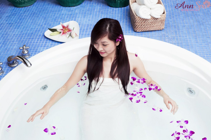 >> NGẮM NỮ SINH CÓ VẺ ĐẸP GẦN GIỐNG PHẠM BĂNG BĂNG >> NỤ CƯỜI TỎA SÁNG CỦA MISS NGÔI SAO BÍCH KHANH