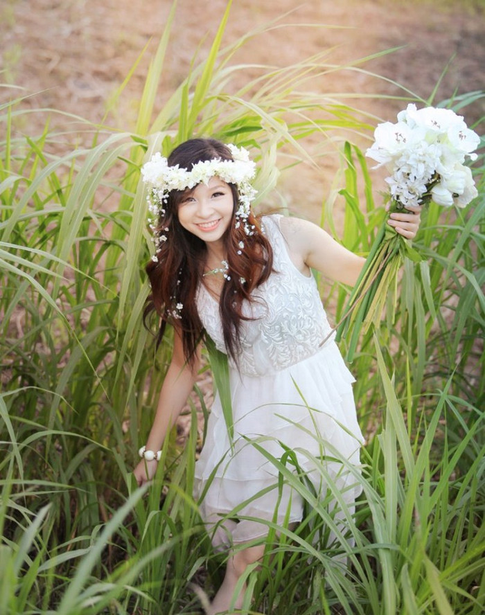 Lê Thị Vân Anh sinh năm 1993, sở hữu chiều cao: 1m70, cân nặng: 53 kg, số đo: 86-65-90 >> NGẮM NỮ SINH CÓ VẺ ĐẸP GẦN GIỐNG PHẠM BĂNG BĂNG >> NỤ CƯỜI TỎA SÁNG CỦA MISS NGÔI SAO BÍCH KHANH