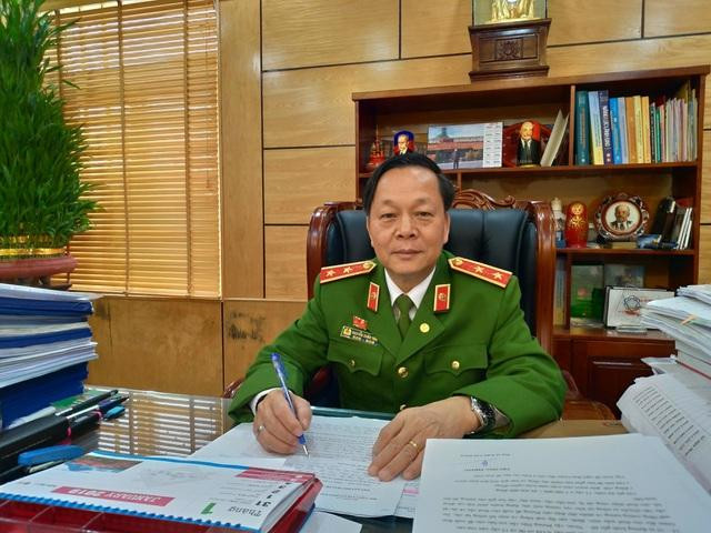 Theo Trung tướng, Giáo sư Nguyễn Xuân Yêm, việc công nhận chức danh Giáo sư, Phó Giáo sư ở Việt Nam bên cạnh ưu điểm, thành tích vẫn còn những “hạt sạn”. (Ảnh: Nhân vật cung cấp) Theo Trung tướng, Giáo sư Nguyễn Xuân Yêm, việc công nhận chức danh Giáo sư, Phó Giáo sư ở Việt Nam bên cạnh ưu điểm, thành tích vẫn còn những “hạt sạn”. (Ảnh: Nhân vật cung cấp)