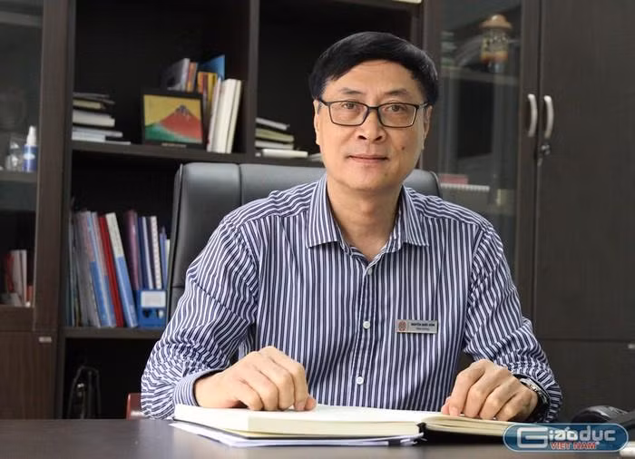 Thầy Nguyễn Quốc Bình - Hiệu trưởng Trường Trung học cơ sở và Trung học phổ thông Lương Thế Vinh (thành phố Hà Nội). Ảnh: Đỗ Thơm Thầy Nguyễn Quốc Bình - Hiệu trưởng Trường Trung học cơ sở và Trung học phổ thông Lương Thế Vinh (thành phố Hà Nội). Ảnh: Đỗ Thơm