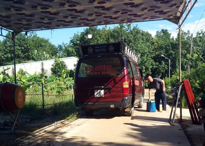 Gia đình nạn nhân chuẩn bị ma chay. (Ảnh: H.L) Gia đình nạn nhân chuẩn bị ma chay. (Ảnh: H.L)