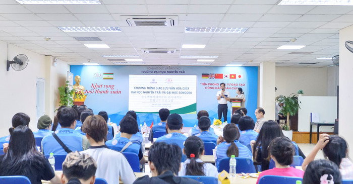 Sự kiện giao lưu văn hóa giữa sinh viên Đại học Songgok (Hàn Quốc) và Trường Đại học Nguyễn Trãi. Ảnh: NTCC _NTU6472.jpg