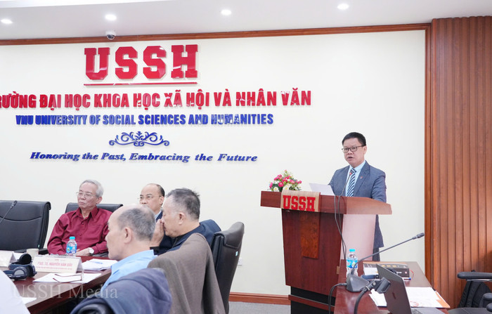 Giáo sư, Tiến sĩ Lại Quốc Khánh, Phó Hiệu trưởng Trường Đại học Khoa học Xã hội và Nhân văn, Đại học Quốc gia Hà Nội phát biểu tại hội thảo z6093280573098_c4133310208b1e5d8f11a6901375de24.jpg