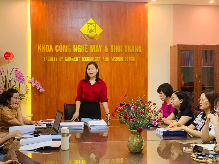 Tiến sĩ Nguyễn Thị Nhung - Phó Trưởng khoa Công nghệ may và Thời trang, Trường Đại học Sư phạm Kỹ thuật Hưng Yên (UTEHY). Ảnh: NVCC công nghệ may 3.jpg