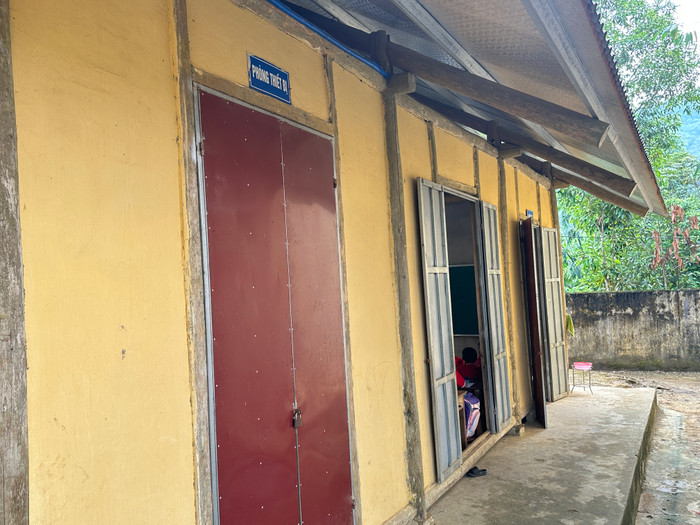 Số lượng và chất lượng các phòng học của Trường Tiểu học Nghĩa Tâm còn nhiều hạn chế. Ảnh: Đào Hiền gdvn_nt 1.JPG