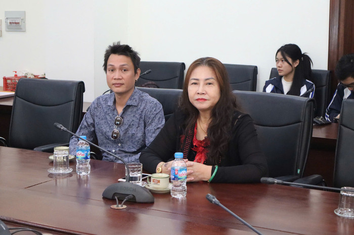 Bà Phan Thị Hương Thuỷ - đại diện gia đình cố Giáo sư, Tiến sĩ, Nhà giáo nhân dân Phan Hữu Dật z6007959740171_cad2b87ed5fe9850eeb48ddf0552f1ac.jpg