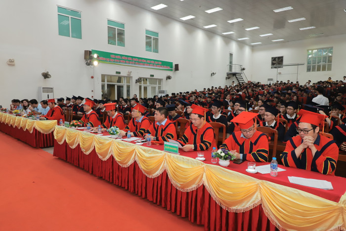 Toàn cảnh Lễ tốt nghiệp và trao bằng đại học chính quy năm 2024 đối với sinh viên khoa Điện - Điện tử, Trường Đại học Sư phạm Kỹ thuật Hưng Yên. Ảnh: Đào Hiền IMG_9766.JPG