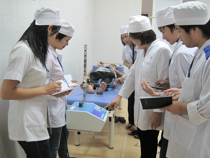 Vật lý trị liệu thuộc thế mạnh đào tạo của Trường Đại học Kỹ thuật Y tế Hải Dương. Ảnh website trường unnamed.png