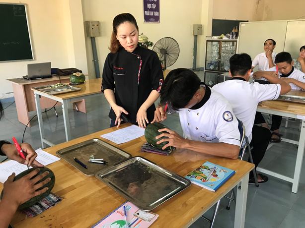 Chế độ, chính sách đối với giáo viên và giảng viên giáo dục nghề nghiệp tại dự thảo Luật Nhà giáo hiện còn đang “mờ nhạt”. Ảnh minh hoạ: tcncamranh.edu 2023-05-11-16-07-425-1349.png