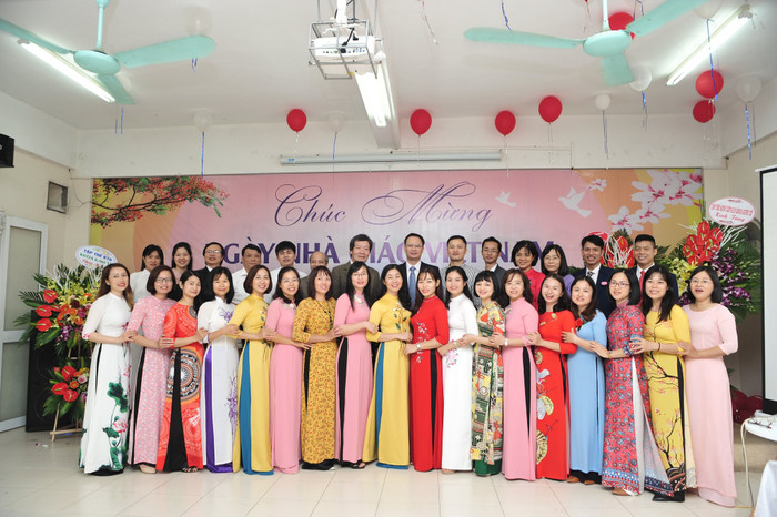 Đội ngũ cán bộ giảng viên khoa Kinh tế, Trường Đại học Sư phạm Kỹ thuật Hưng Yên. Ảnh: NTCC 344856501_2536641286643302_3726889644731020228_n.jpeg
