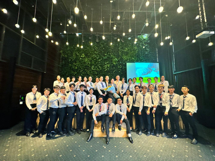 Sinh viên Cao đẳng Việt Mỹ trong kỳ thực tập doanh nghiệp tại Gem Center (TP.HCM). Ảnh: Cao đẳng Việt Mỹ Hồ Chí Minh unnamed.jpeg