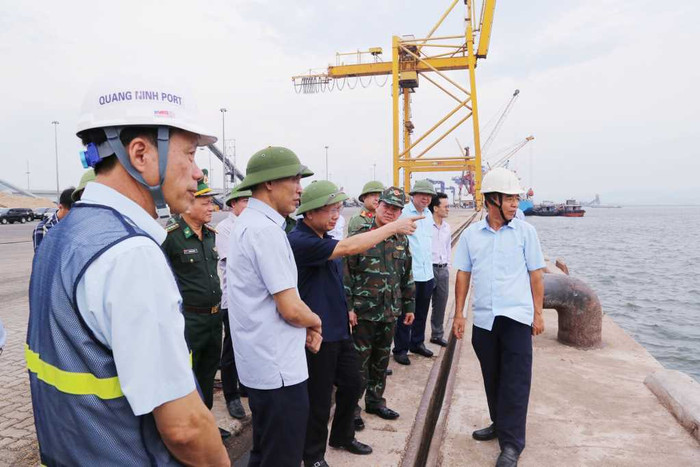 Ủy ban Nhân dân tỉnh Quảng Ninh kiểm tra công tác phòng chống bão số 3 tại Cảng Cái Lân ngày 5/9. Ảnh: quangninh.gov.vn Đồng chí Cao Tường Huy, Chủ tịch UBND tỉnh, kiểm tra công tác phòng chống bão tại TP Hạ Long và Cẩm Phả1.jpg