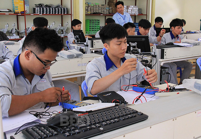 Giáo dục chuyên nghiệp có nhiệm vụ đào tạo những kỹ thuật viên cho các lĩnh vực kinh tế quốc dân. Ảnh minh hoạ: Sở Lao động Thương binh và Xã hội tỉnh Bình Định. viewimage_1.jpeg