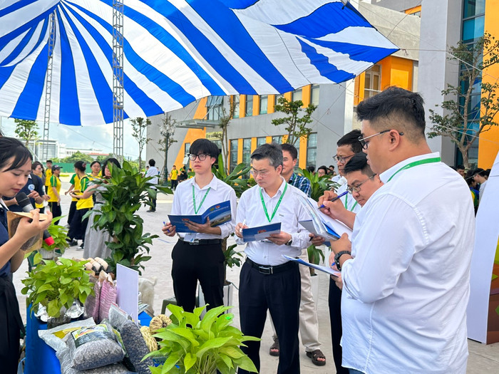 Ban tổ chức chấm điểm, đánh giá từng tác phẩm gdvn_10.jpg
