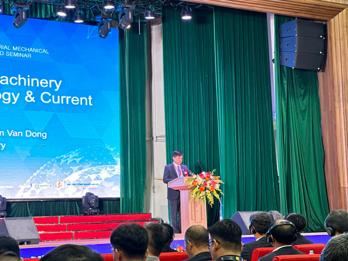 Phó giáo sư, Tiến sĩ Phạm Văn Đông - Phó Hiệu trưởng Trường Đại học Công nghiệp Hà Nội phát biểu tại hội thảo. gdvn_5.jpeg