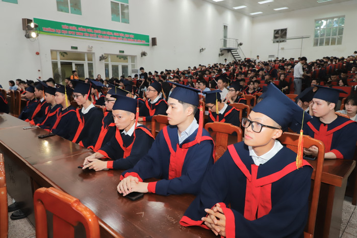 Các tân kỹ sư của Trường Đại học Sư phạm Kỹ thuật Hưng Yên IMG_9771.JPG