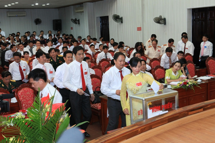 Điều khá bất ngờ, trong danh sách Ban thường vụ Huyện ủy lại có ông Lý Duy Thanh, Trưởng ban Tổ chức Huyện ủy. Ảnh: gialam.gov.vn Điều khá bất ngờ, trong danh sách Ban thường vụ Huyện ủy lại có ông Lý Duy Thanh, Trưởng ban Tổ chức Huyện ủy. Ảnh: gialam.gov.vn