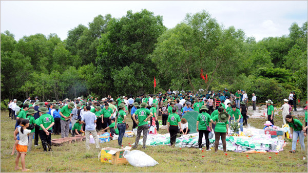 Sự ra quân rầm rộ của Ngân hàng Chính sách xã hội Việt Nam. Ảnh: Ngân hàng CSXH.