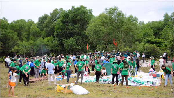 Sự ra quân rầm rộ của Ngân hàng Chính sách xã hội Việt Nam. Ảnh: Ngân hàng CSXH.