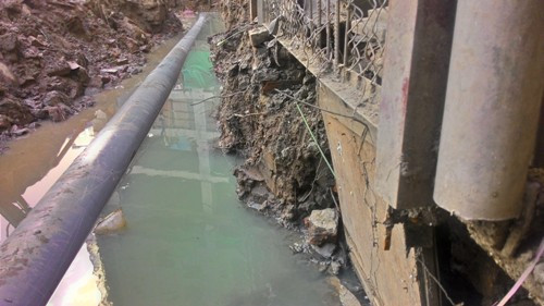 Chủ đầu tư đã tự ý thay đổi ống thoát nước từ bê tông sang ống nhựa Ảnh: Phan Thiên Chủ đầu tư đã tự ý thay đổi ống thoát nước từ bê tông sang ống nhựa Ảnh: Phan Thiên