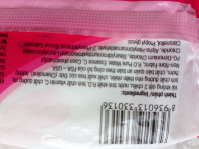 ... nhưng mặt sau của bao bì ghi rõ có "chất bảo quản".